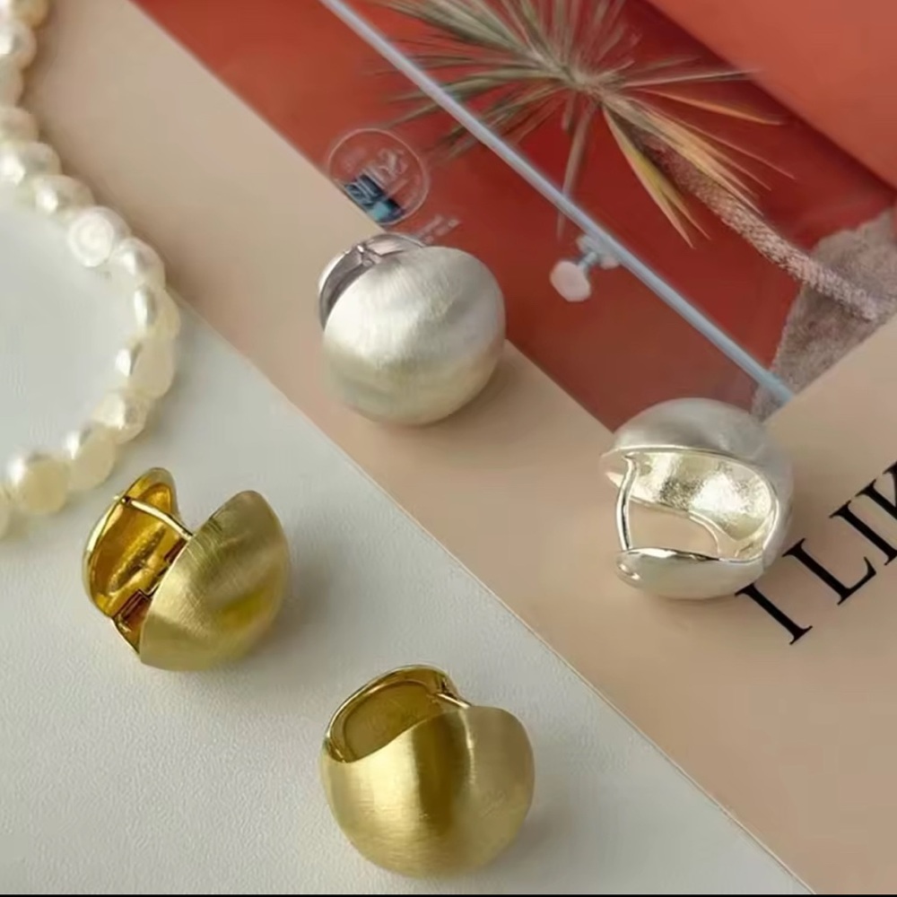 Elegant Silver Clip-On hugging Earrings
